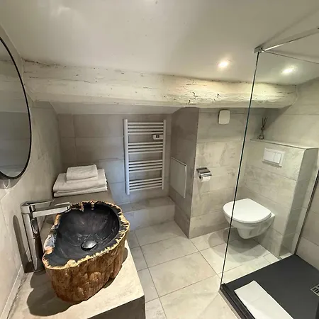 Apartment Lovely One-bedroom Apt- Picasso 4 -stay In *