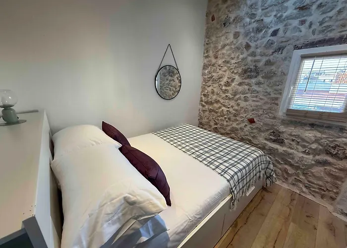 Lovely One-bedroom Apt- Picasso 4 -stay In